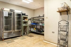 19. Retro Cafe Restaurant (17)