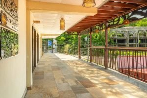 19. Retro Cafe Restaurant (8)