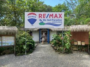 RE/MAX office