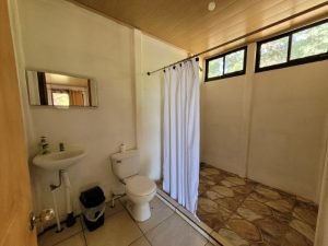 2.10 cabina bathroom