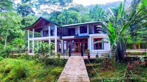 Rainforest Retreat in Escaleras Area of Dominical Near a Waterfall