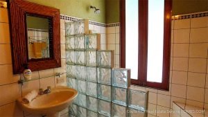 Rainforest Retreat in Escaleras Area of Dominical Near a Waterfall