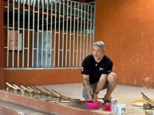 Burt preparing a KUDKURAN demonstration.