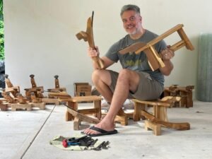 Burt with the two KUDKURAN models - the SIGNATURE sitting version in his left hand, and the VALUE kneeling version in his right hand.