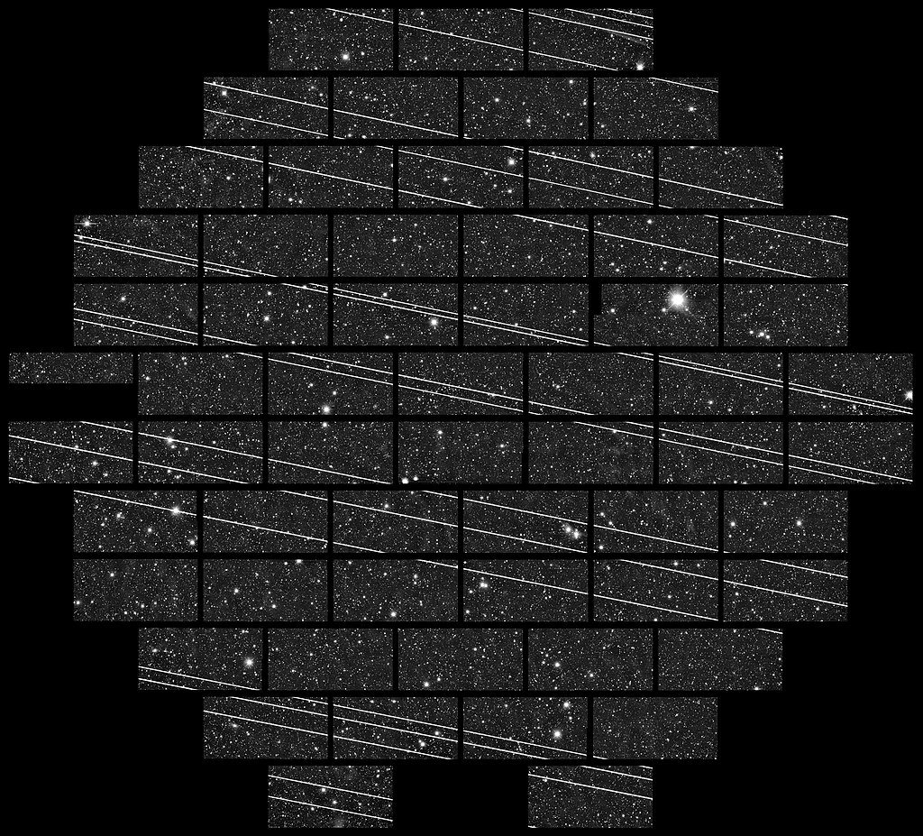 A 333 seconds-exposure containing at least 19 streaks from the Starlink constellation.  