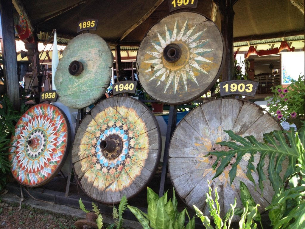 Evolution of the Oxcart paint designs. c/o wikicommons. 