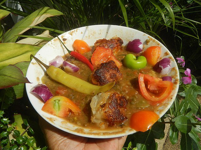 A dish called Mung Bean Soup featuring siomai dumplings, bilimbi, tomatoes, chilis, onions, garlic, and mung beans. c/o JFVelasquez Floro wikicommons.