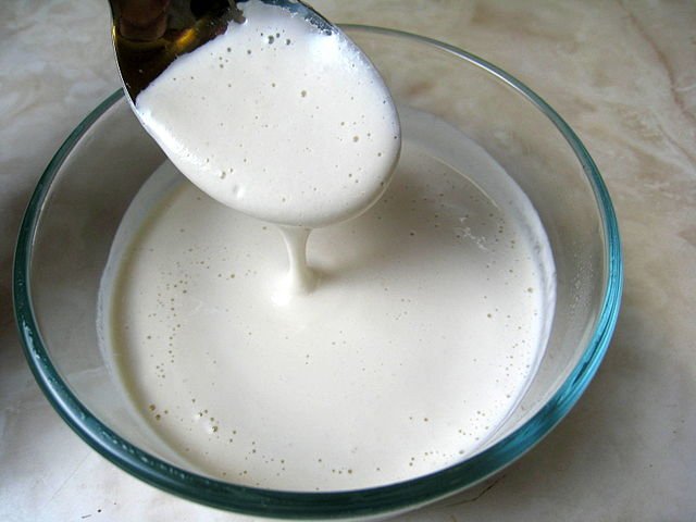 Vegan Cashew Cream. c/o vaganbaking.net, wikicommons.