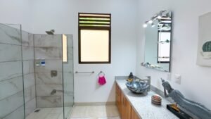 14. FULL BATH SHAR 3