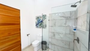 14. FULL BATH SHAR 4