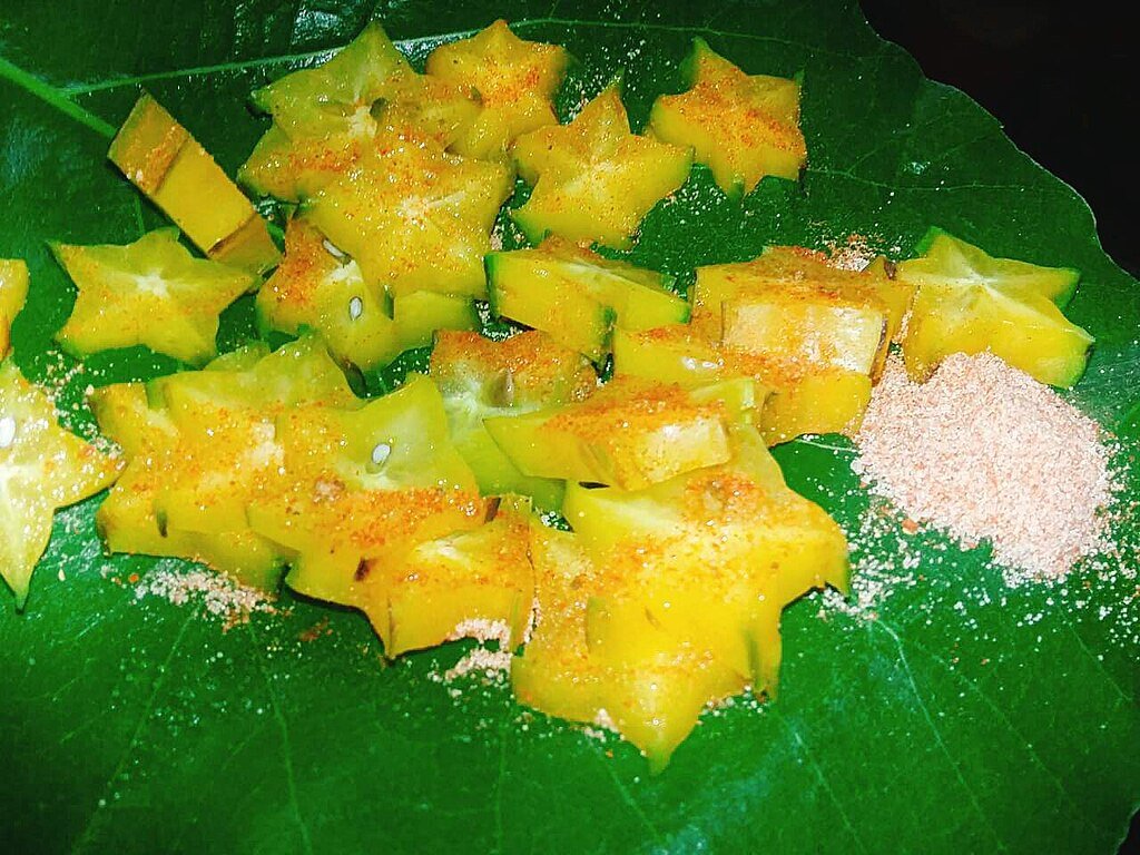 Starfruit sliced and prepared with Indian spices. c/o Contentshare, wikicommons.