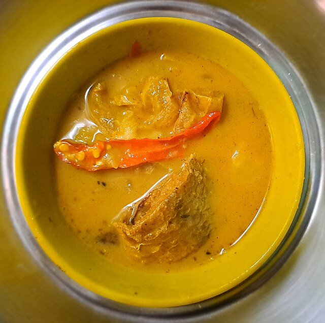 Assamese fish curry with starfruit. c/o Chiring chandan, wikicommons.