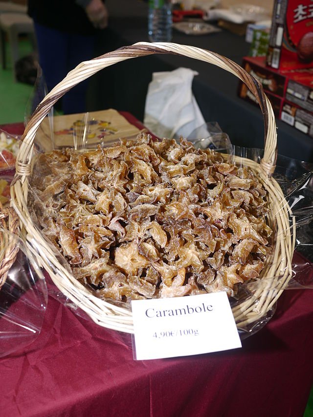 Dried Carambola offered for sale in a French market. c/o Esby, wikicommons.