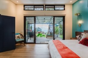 12-Turi-uha-Portalon-Coldwell-Banker