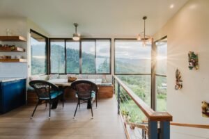 4-Turi-uha-Portalon-Coldwell-Banker