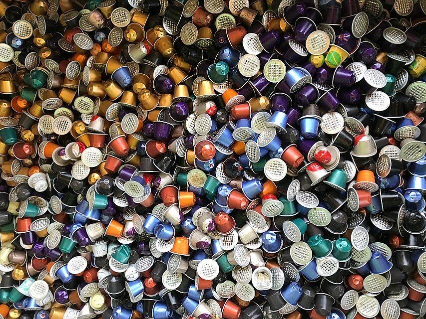 Spent single-use coffee pods are becoming a major environmentsl concern as they end up in ladnfills or waerways. c/o Adrian Michael, wikicommons.