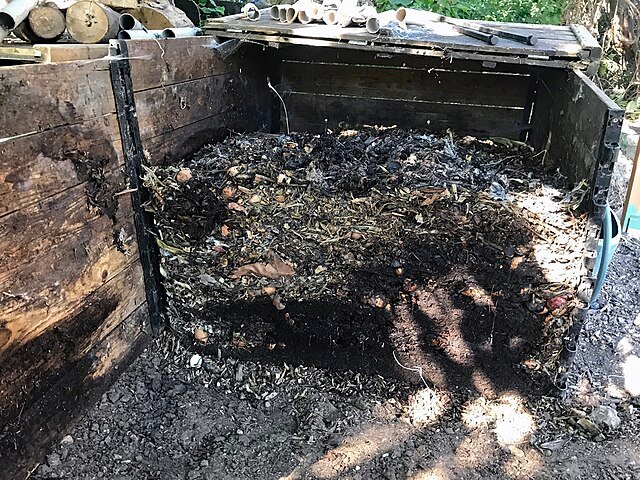 Composting is gaining track as a environmentally beneficial way to manage plantation waste as well as spent coffee grounds. c/o Bernard Dejean, wikicommons.