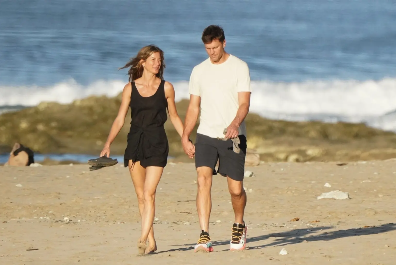 Tom & Gisele walking along a Nicoya Peninsula beach. c/o MiamiPIXX/CPR / BACKGRID.