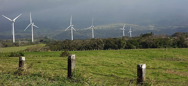 A wind farm near Costa Rica's Lake Arenal. c/o Julián Monge-Nájera, wikicommons.