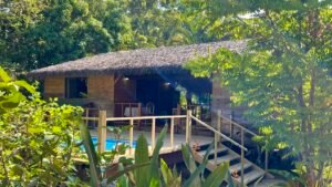 4921 Riverfront wooden house Av. Principal 01