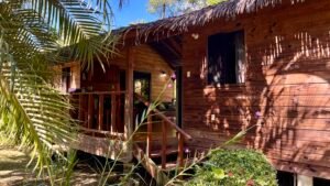 4921 Riverfront wooden house Av. Principal 04