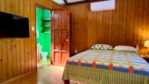 4921 Riverfront wooden house Av. Principal 29