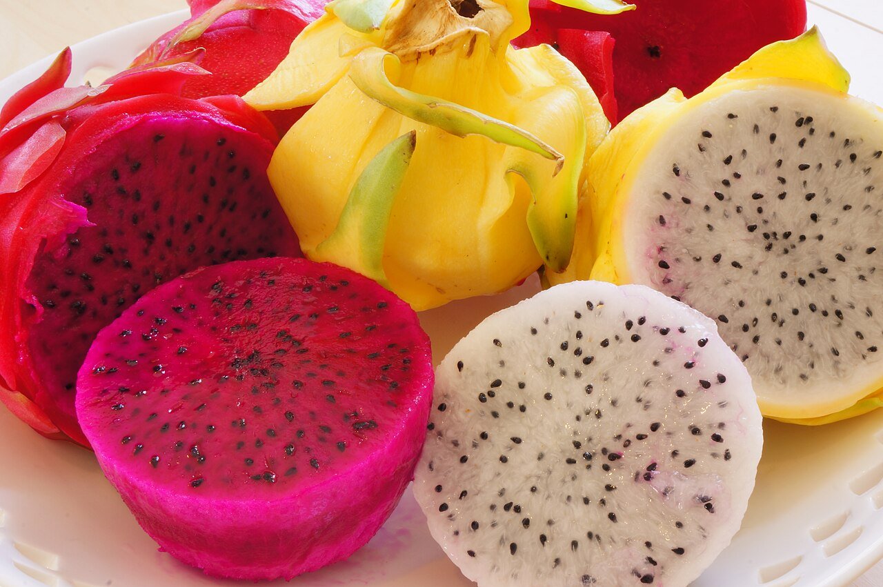 The many varieties of Dragon Fruit. c/o Roei.tabak, wikicommons.