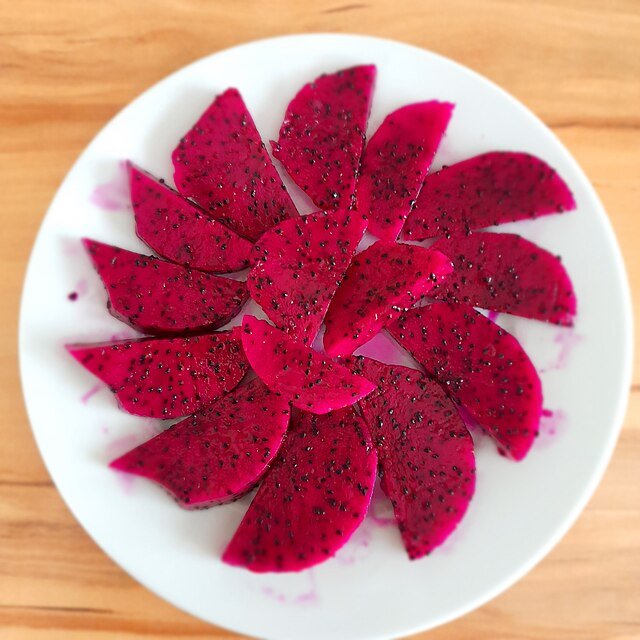 Fresh, juicy slices of Dragon Fruit go down well on our tropical days. c/o Spongikus, wikicommons.