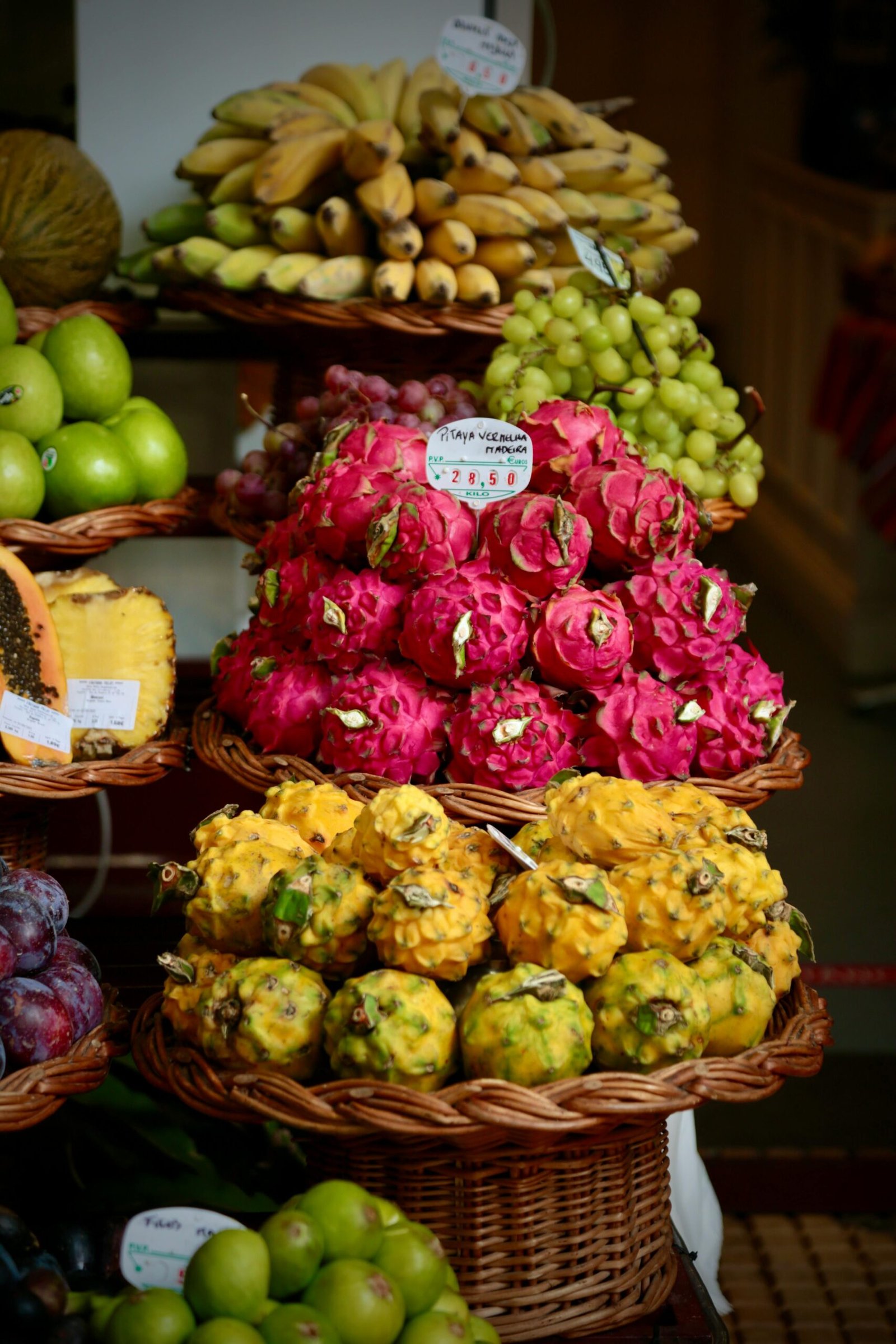 Red & Yellow varieties of Dragon Fruit for sale in an exotic fruit market. c/o meryl cusinato, wikicommons.