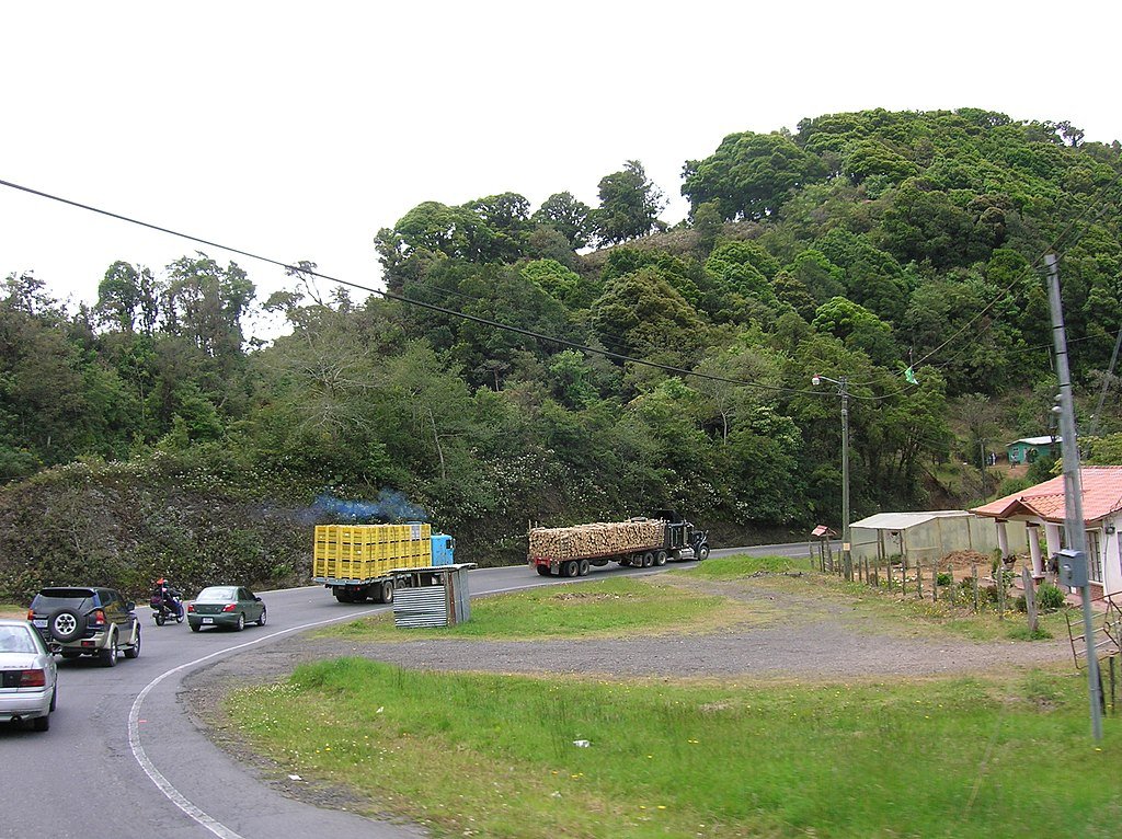 The Interamerican Highway, a major route, is often a single lane in each direction. And good luck if you get stuck behind a bunch of trucks along the uphill ‘no pass zone’ sections! c/o Roqz , wikicommons.