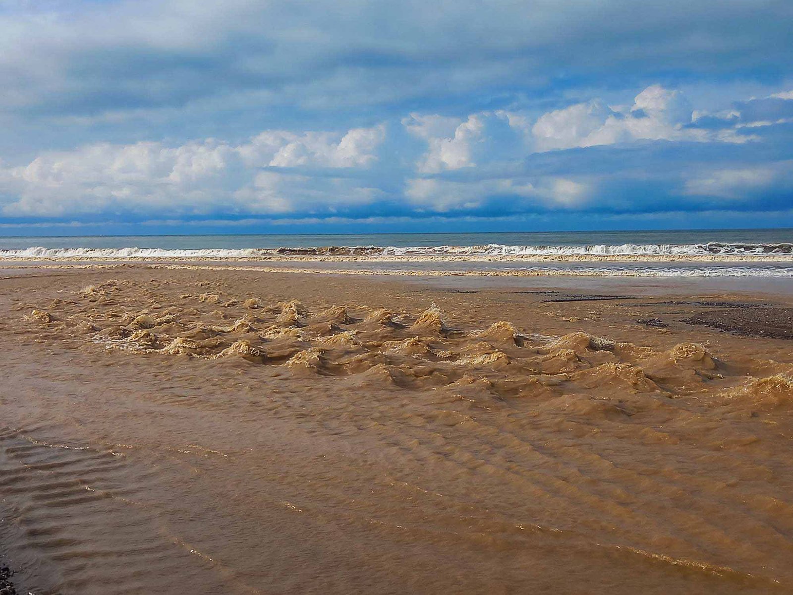 Jaco Beach turned into a waterpark as a flooded river took over the sands.