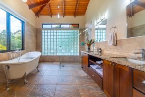 House for sale in Ojochal Costa Rica