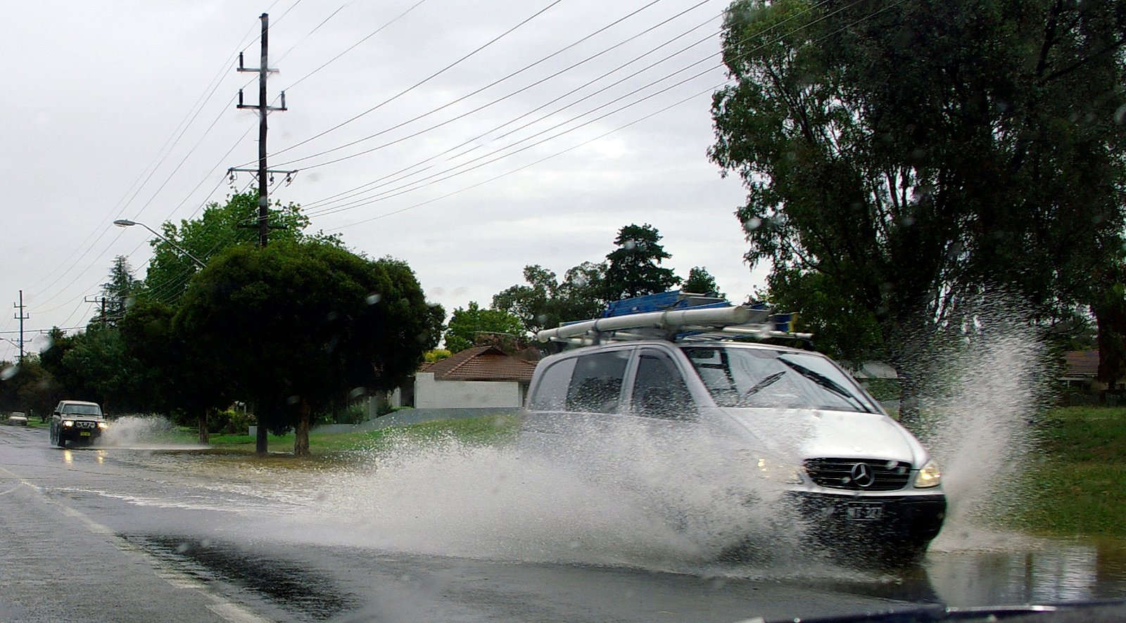 A hydroplaning van. When hydroplaning, a vehicle can travel in a straight line or veer to the left or right - and the driver will have ZERO control. c/o Bidgee, wikicommons. 