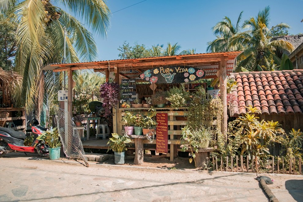 The 'Pura Vida' lifestyle that started with Mexican cinema is still alive and well in Mexico - this store is located in Oaxaca. c/o Hersom Alexander, Pexels.