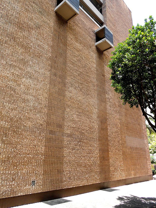 Air conditioners casting vertical shadows on Zero Shadow Day. c/o Daniel Ramirez wikicommons.