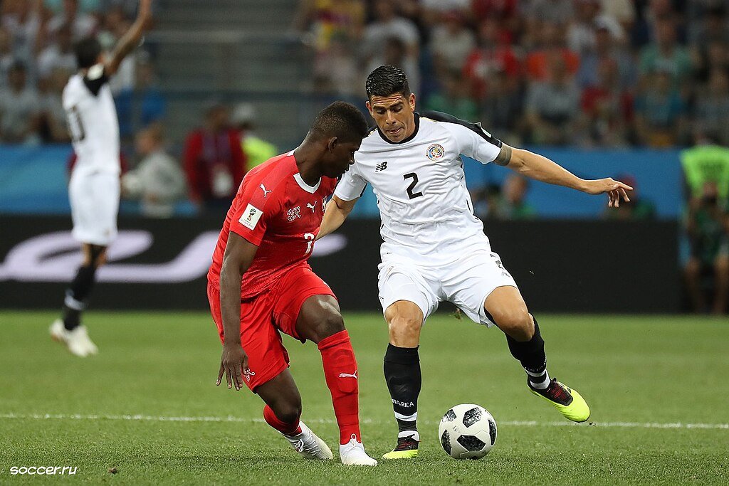 Johnny Acosta for Costa Rica with the ball in the match against Switzerland in 2018 World Cup - the game was a 2-2 tie. c/o Антон Зайцев, wikicommons.