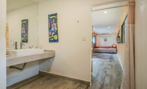 Cinco Ventanas Container & Land12