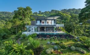 costa-rica-dominical-uvita-exterior-pool-home