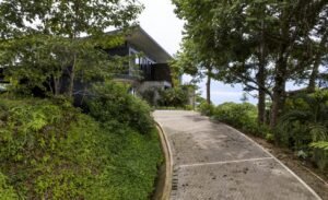 costa-rica-luxury-home-entry