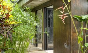 costa-rica-outdoor-bathroom