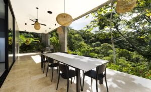 costa-rica-outdoor dining