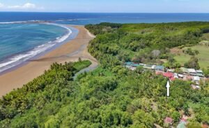 1 (2) Walking distance to the beach