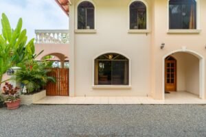 189116 – 4 bedroom ocean view home (11)