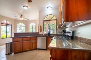 189116 – 4 bedroom ocean view home (18)