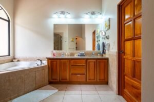 189116 – 4 bedroom ocean view home (22)