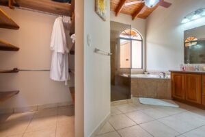 189116 – 4 bedroom ocean view home (29)