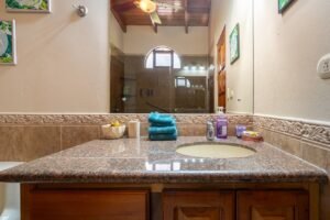 189116 – 4 bedroom ocean view home (40)