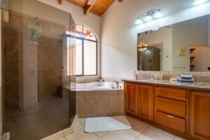 189116 – 4 bedroom ocean view home (9)