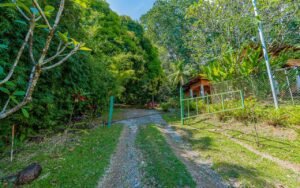 189206 – 3 bedroom ocean view home in Uvita (24)