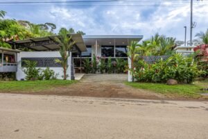 Elegant Tropical Home 5 Minutes from Marino National Park – 19355601(85)